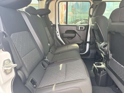 New 2026 Jeep Gladiator Mojave image 9