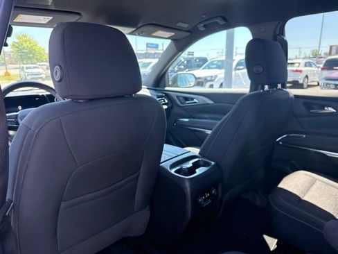 Certified 2025 Chevrolet Traverse LT FWD image 24