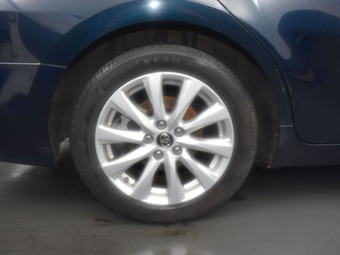 Used 2018 Toyota Camry LE image 9