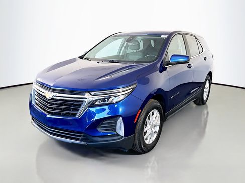 Used 2022 Chevrolet Equinox LT w/ Driver Convenience Package FWD image 4