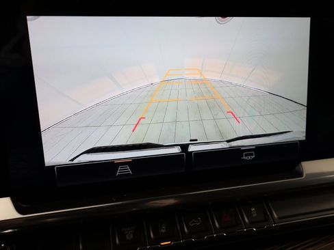 Used 2024 GMC Sierra 3500 SLE w/ SLE Value Package image 7