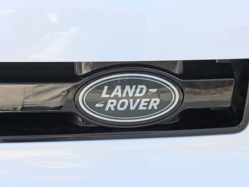 Certified 2025 Land Rover Defender 110 X-Dynamic SE image 32