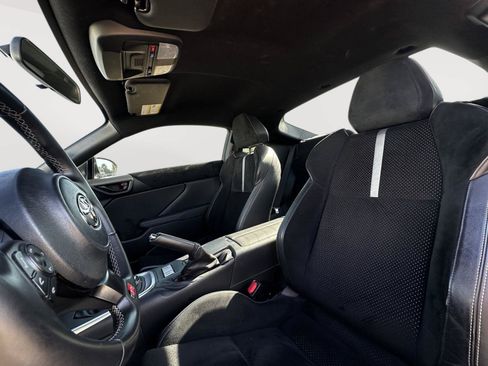 Used 2023 Toyota GR86 Premium w/ ALL Weather Mat Package (TMS) RWD image 9