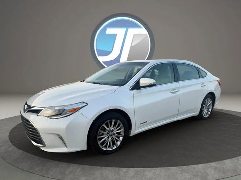 Used 2018 Toyota Avalon Limited FWD image 18