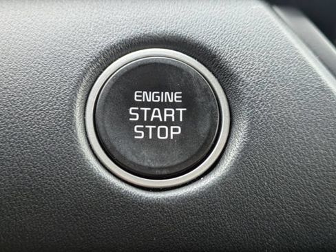 Used 2024 Kia Seltos EX FWD image 32
