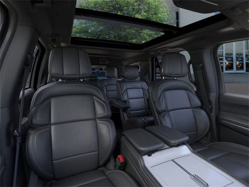 New 2025 Lincoln Navigator Reserve w/ Jet Appearance Package image 10