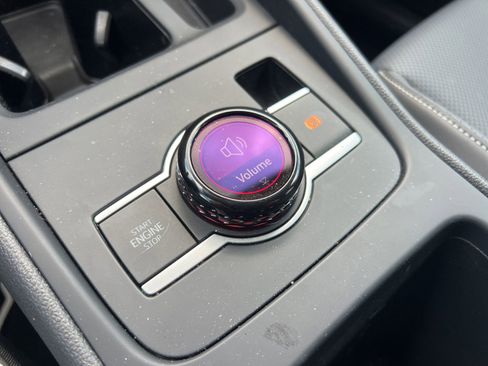 Used 2025 Volkswagen Tiguan SE image 14