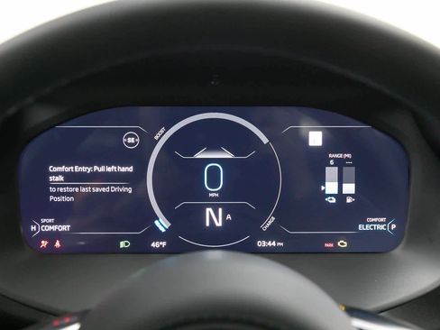 Used 2023 McLaren Artura image 13