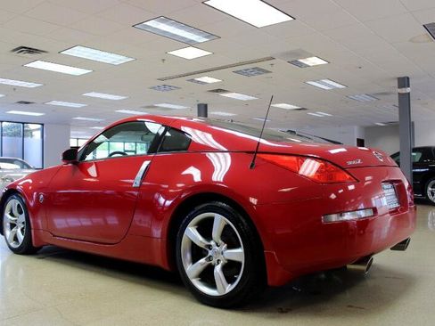 Used 2006 Nissan 350Z Base w/ (N93) Cargo Convenience Pkg image 17