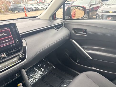 Used 2022 Toyota Corolla Cross LE image 29