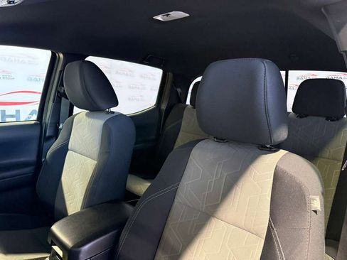 Used 2023 Toyota Tacoma TRD Off-Road image 30