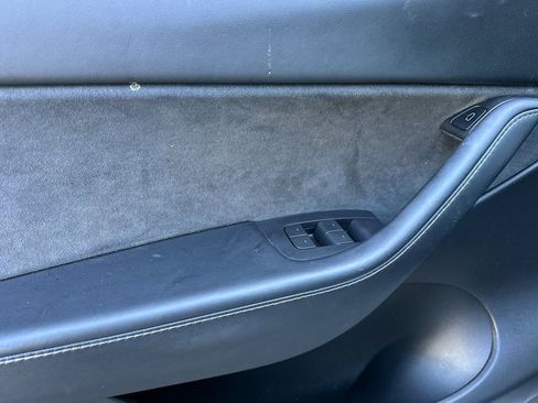 Used 2022 Tesla Model Y Long Range image 10