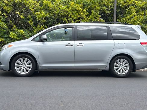 Used 2013 Toyota Sienna XLE AWD/4WD image 7