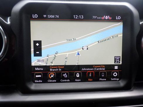 Used 2022 Jeep Wrangler Unlimited Sahara AWD/4WD image 11