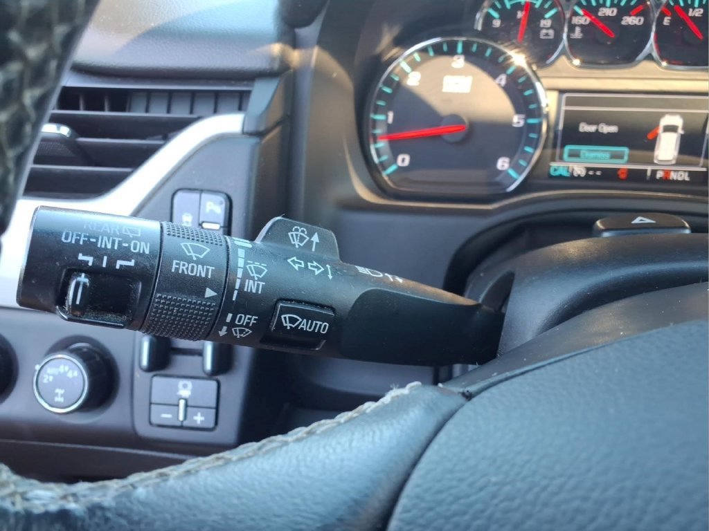 Used 2017 GMC Yukon SLT w/ Premium Edition AWD/4WD image 18