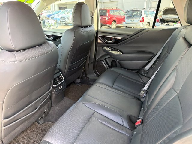 Used 2025 Subaru Outback Limited AWD/4WD image 22