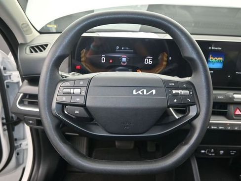 Used 2025 Kia K4 FWD image 6