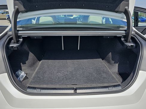 Used 2025 BMW 530i w/ Premium Package image 12