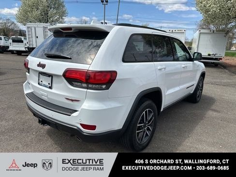 Used 2021 Jeep Grand Cherokee Trailhawk w/ Trailhawk Luxury Group AWD/4WD image 3