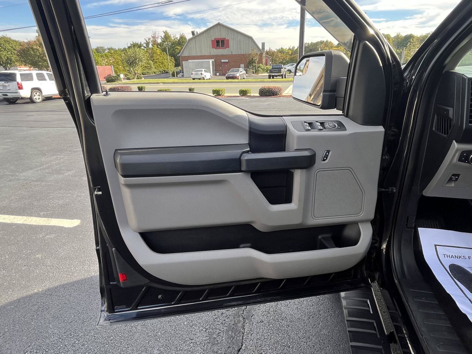 Used 2015 Ford F150 XL w/ Equipment Group 101A Mid AWD/4WD image 29