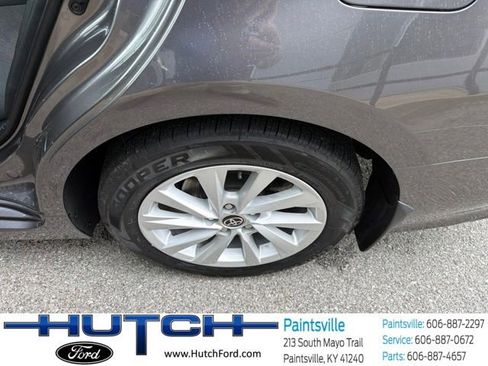 Used 2022 Toyota Camry LE FWD image 11