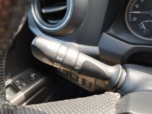 Used 2021 Toyota Tacoma TRD Off-Road w/ Technology Package AWD/4WD image 25