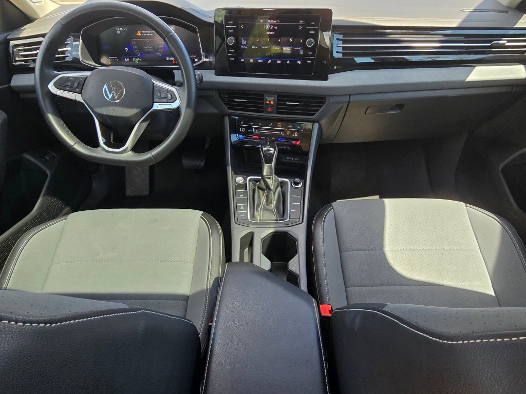 Used 2025 Volkswagen Jetta SE FWD image 28
