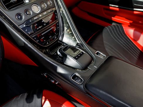 Used 2019 Aston Martin DB11 Volante image 50