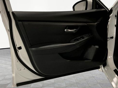 Used 2022 Nissan Sentra SV FWD image 19