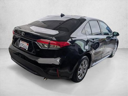 Used 2021 Toyota Corolla LE image 2