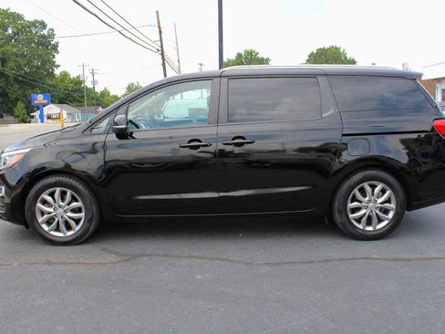 Used 2019 Kia Sedona EX FWD image 2