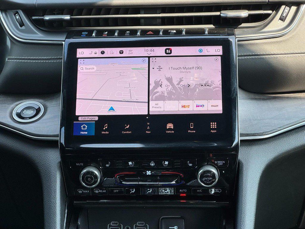 Used 2022 Jeep Grand Cherokee Overland w/ Luxury Tech Group IV AWD/4WD image 13