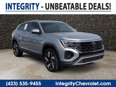 Used 2024 Volkswagen Atlas Cross Sport SE FWD image 1