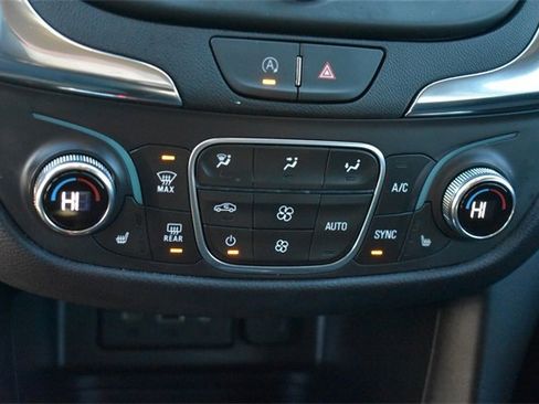 Certified 2024 Chevrolet Equinox LT w/ LPO, Floor Liner Package image 31