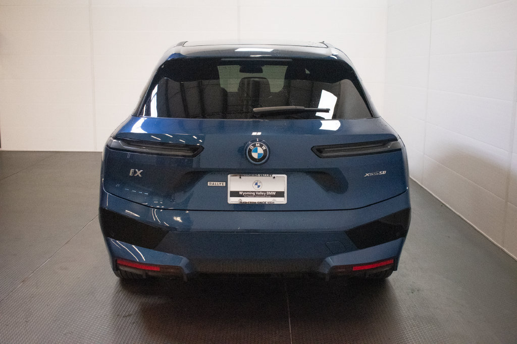 Used 2024 BMW iX xDrive50 w/ Premium Package AWD/4WD image 5