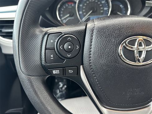 Used 2015 Toyota Corolla LE image 23