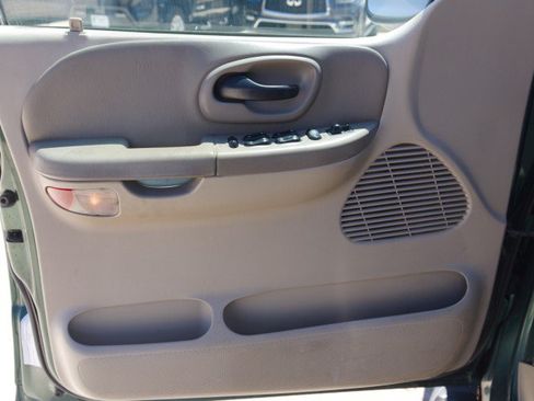 Used 2001 Ford F150 XLT AWD/4WD image 12