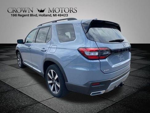 Used 2025 Honda Pilot Touring image 10