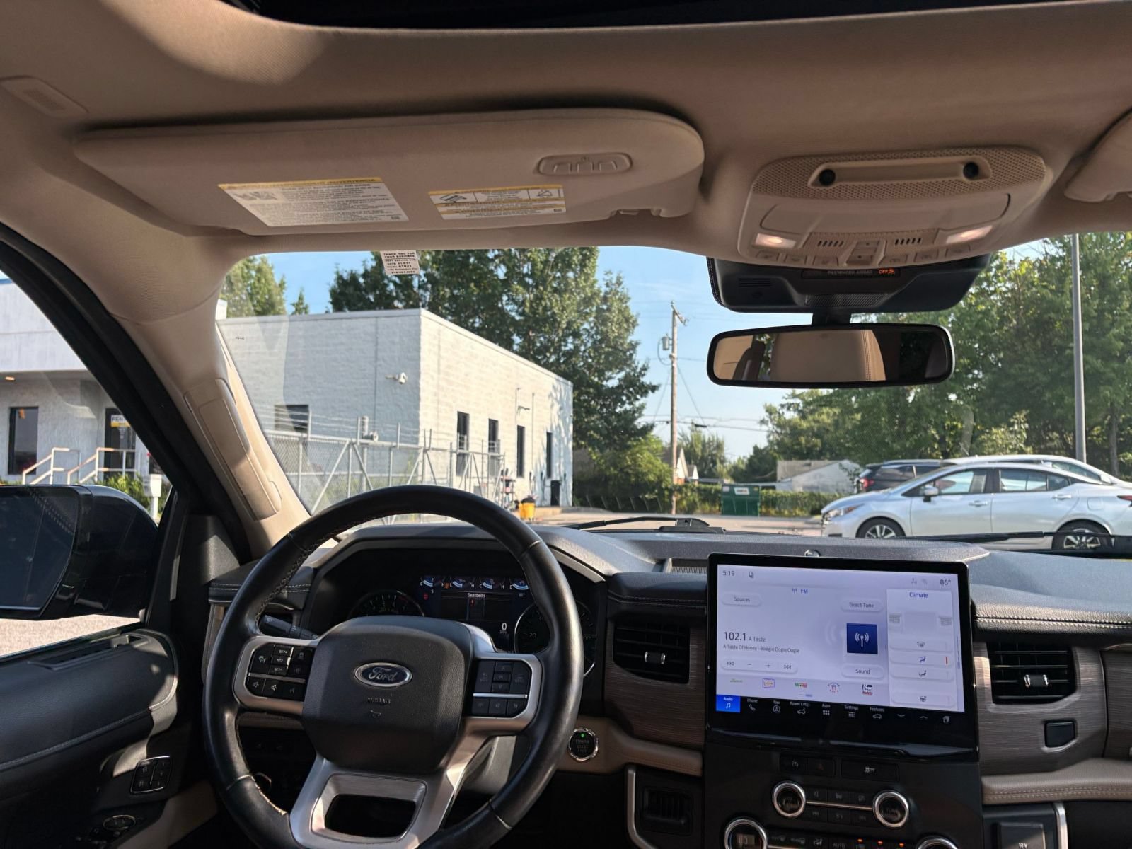 Used 2024 Ford Expedition Limited AWD/4WD image 38