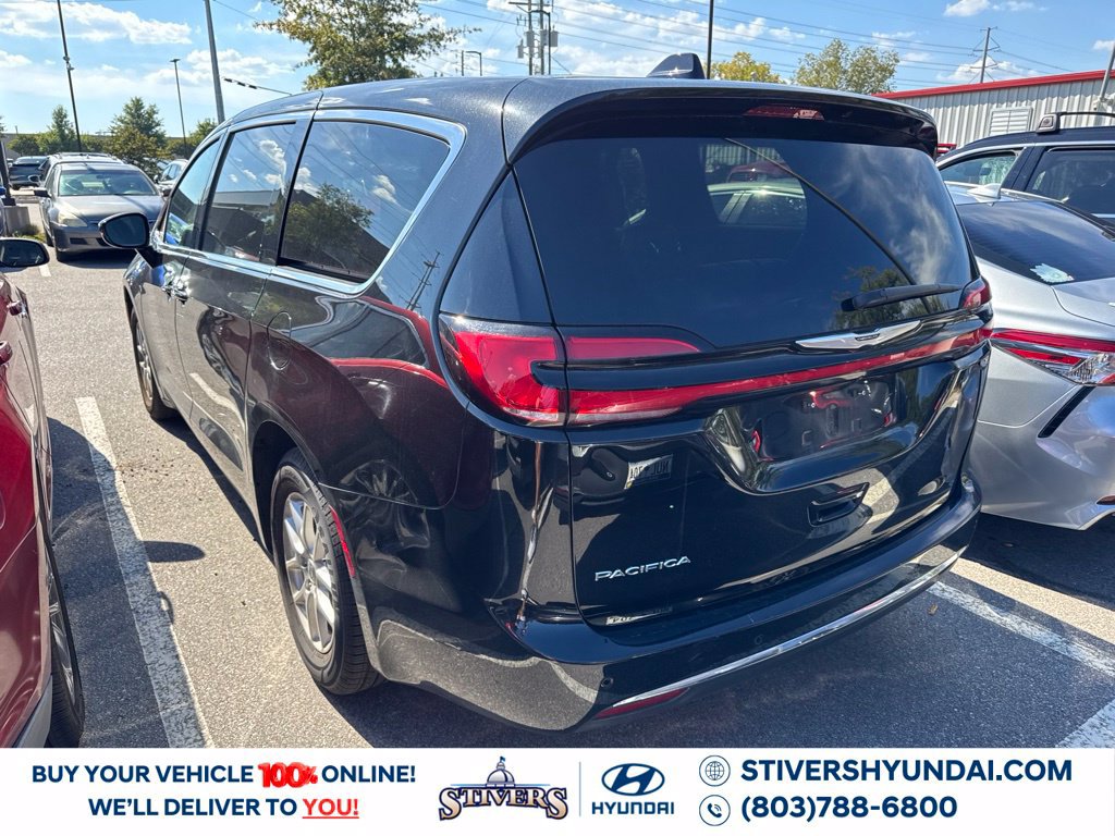Used 2025 Chrysler Pacifica Select FWD image 4