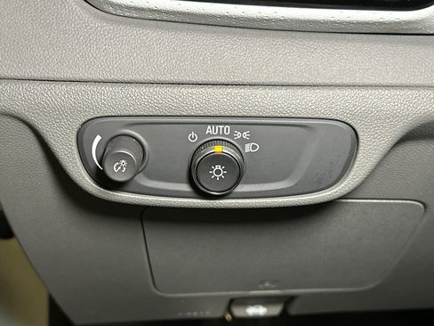 Used 2022 Chevrolet Bolt EUV Premier image 21