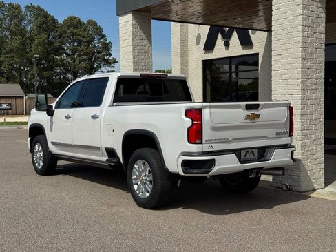 Used 2024 Chevrolet Silverado 2500 High Country w/ Technology Package AWD/4WD image 11