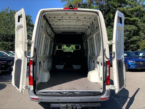 Used 2022 Mercedes-Benz Sprinter 2500 image 36