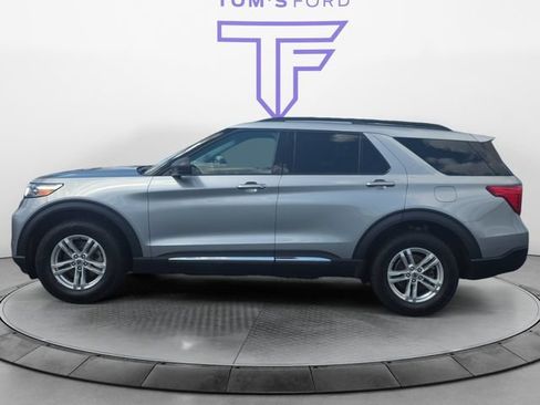 Certified 2023 Ford Explorer XLT AWD/4WD image 3