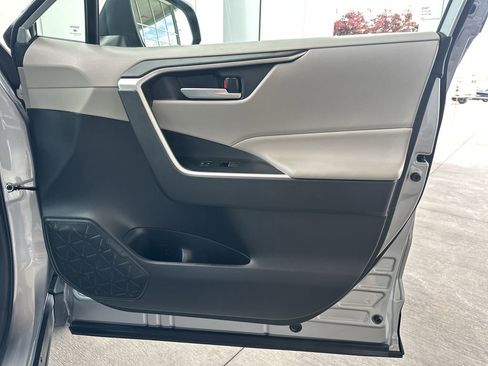Certified 2025 Toyota RAV4 XLE AWD/4WD image 12