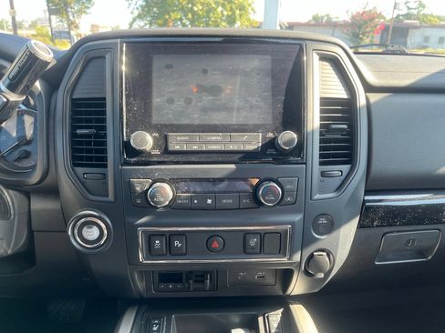 Used 2023 Nissan Titan SV w/ SV Convenience Package RWD image 10