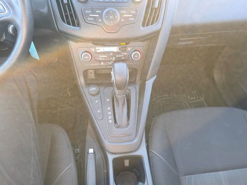 Used 2018 Ford Focus SE w/ SE Appearance Package image 11