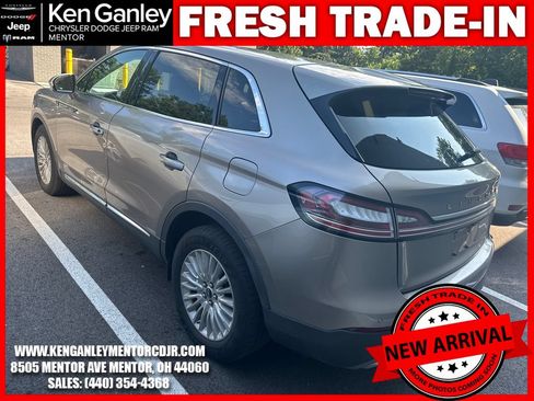 Used 2019 Lincoln Nautilus Premier AWD/4WD image 9
