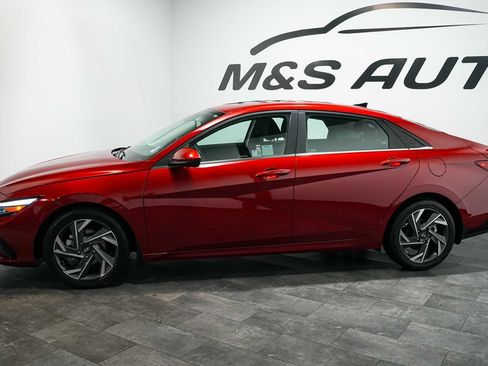 Used 2024 Hyundai Elantra SEL w/ Convenience Package FWD image 3