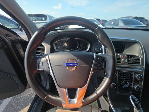 Used 2016 Volvo XC60 T6 AWD/4WD image 5
